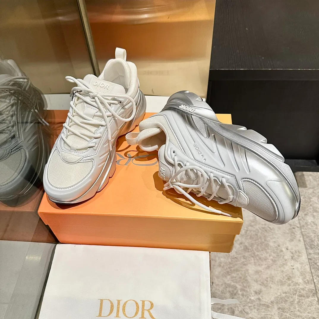 p680🐮🐮New to the Dior collection, these C'est Dior sneakers make a bold and stylish statement. Carefully crafted, the letters C and D are displayed on the sides of the upper for style, and the details add a touch of elegance. The lightweight two-tone Dior sole offers exceptional comfort and sporty appeal. Can add a stylish touch to any casual look. Christian Dior Paris signature on the tongue and sole. Two-tone notches feature Christian Dior's lucky star symbol. Women’s size 35-40, men’s size 38-45